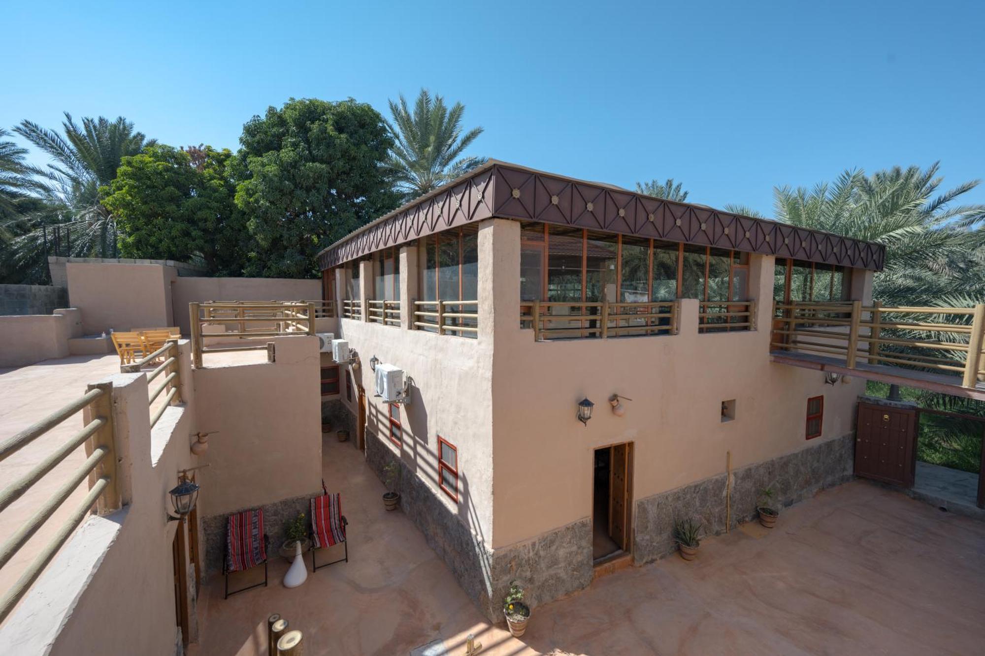 بيت نُزل السلام Bait Salam Inn Al Ḩamrāʼ Exterior foto