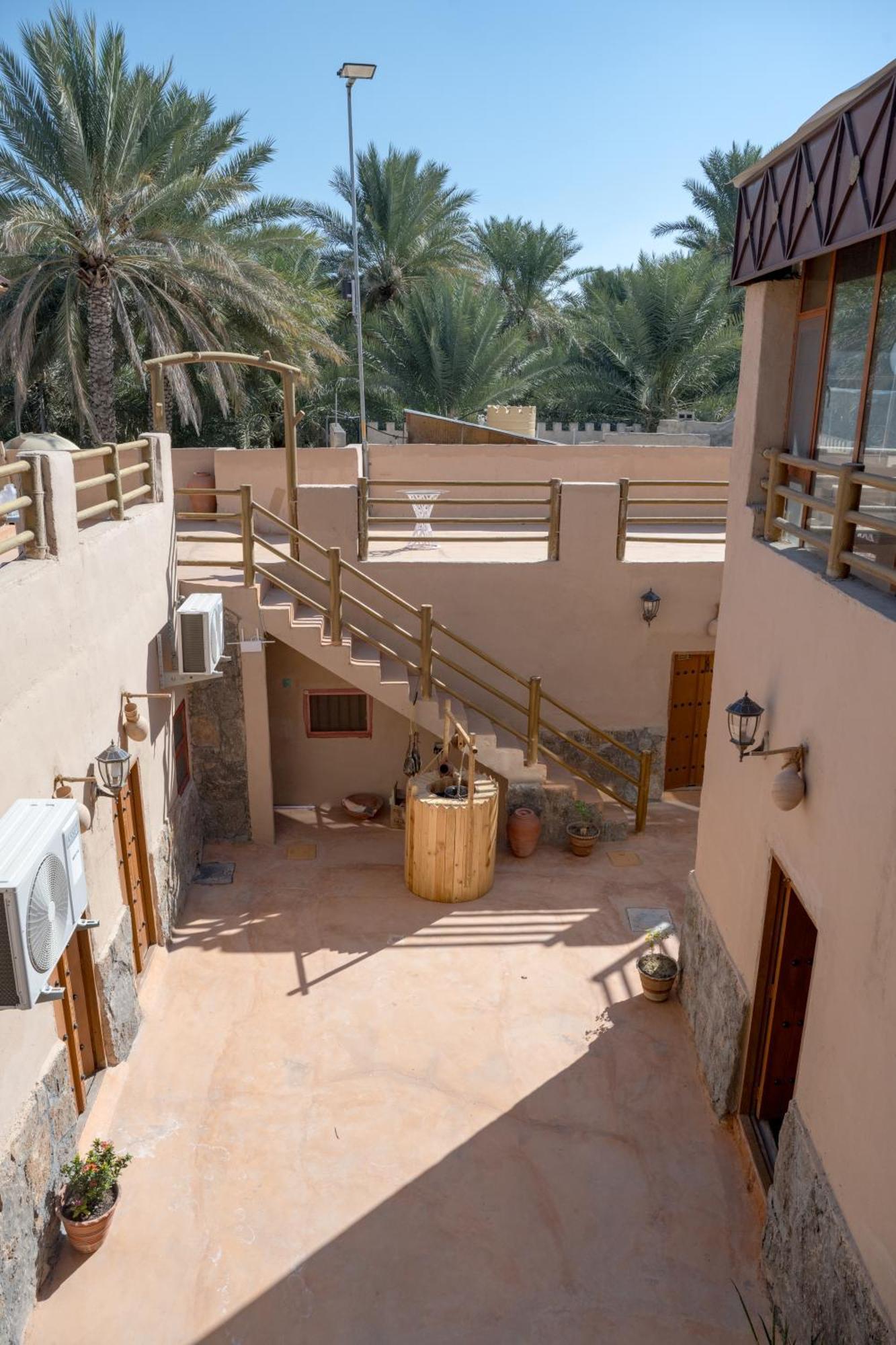 بيت نُزل السلام Bait Salam Inn Al Ḩamrāʼ Exterior foto