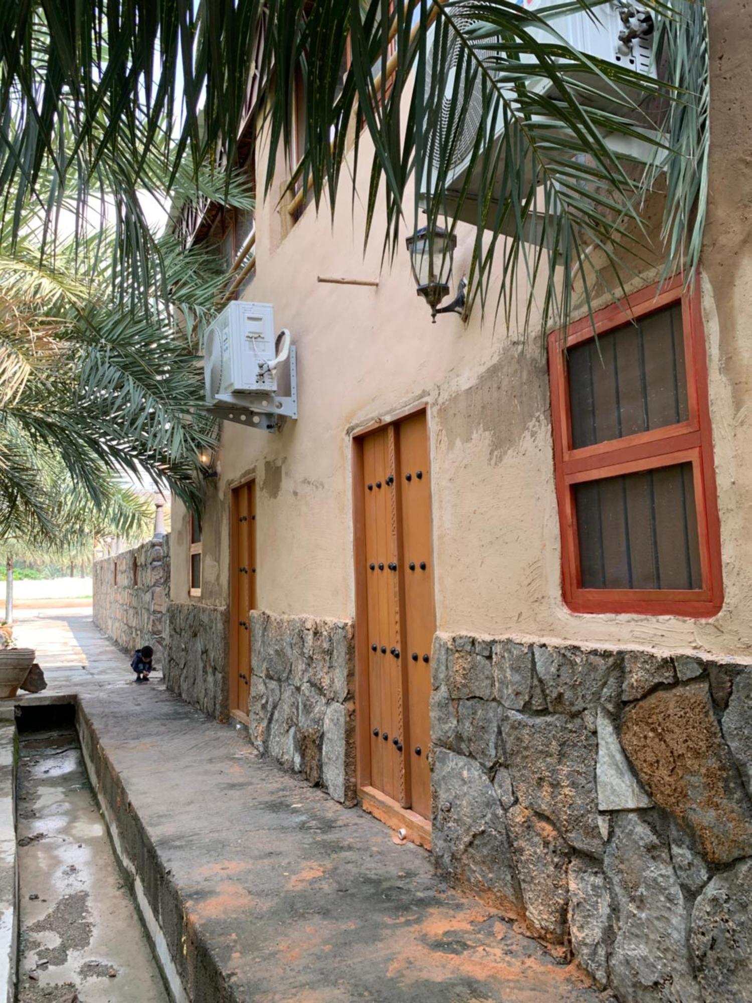 بيت نُزل السلام Bait Salam Inn Al Ḩamrāʼ Exterior foto